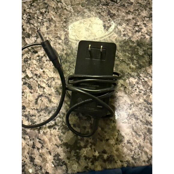 Nomad Qi Wireless Charging Pad for Phones and Apple Watch - Picture 12 of 12